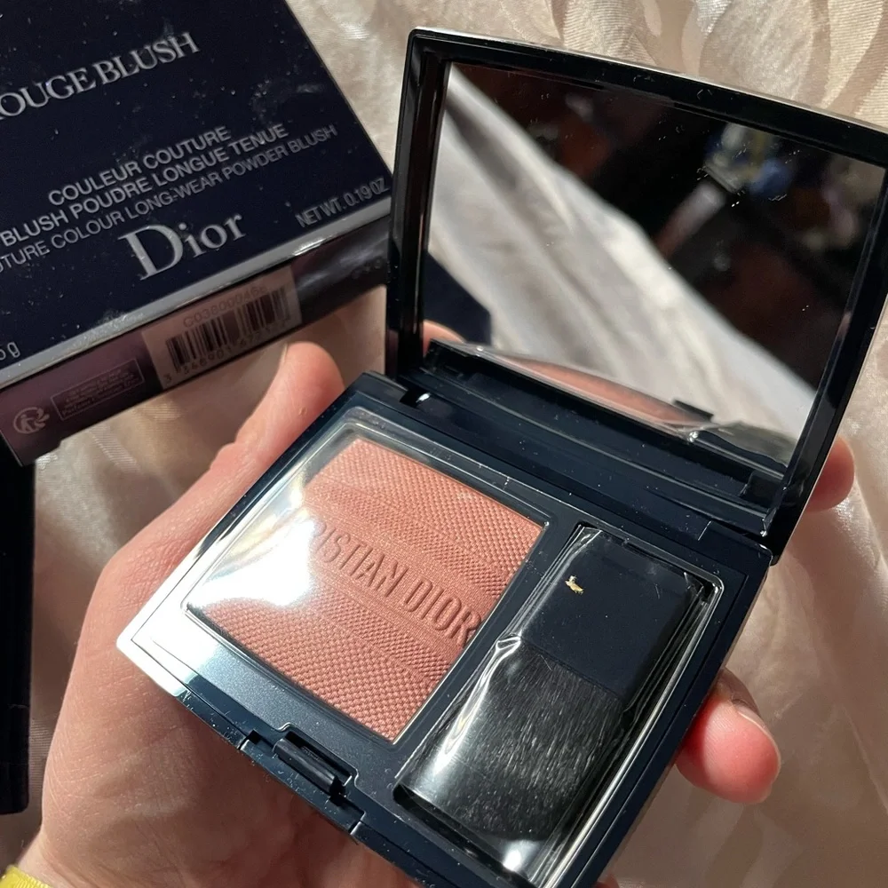 Dior Rouge Blush - Picture 1 of 4